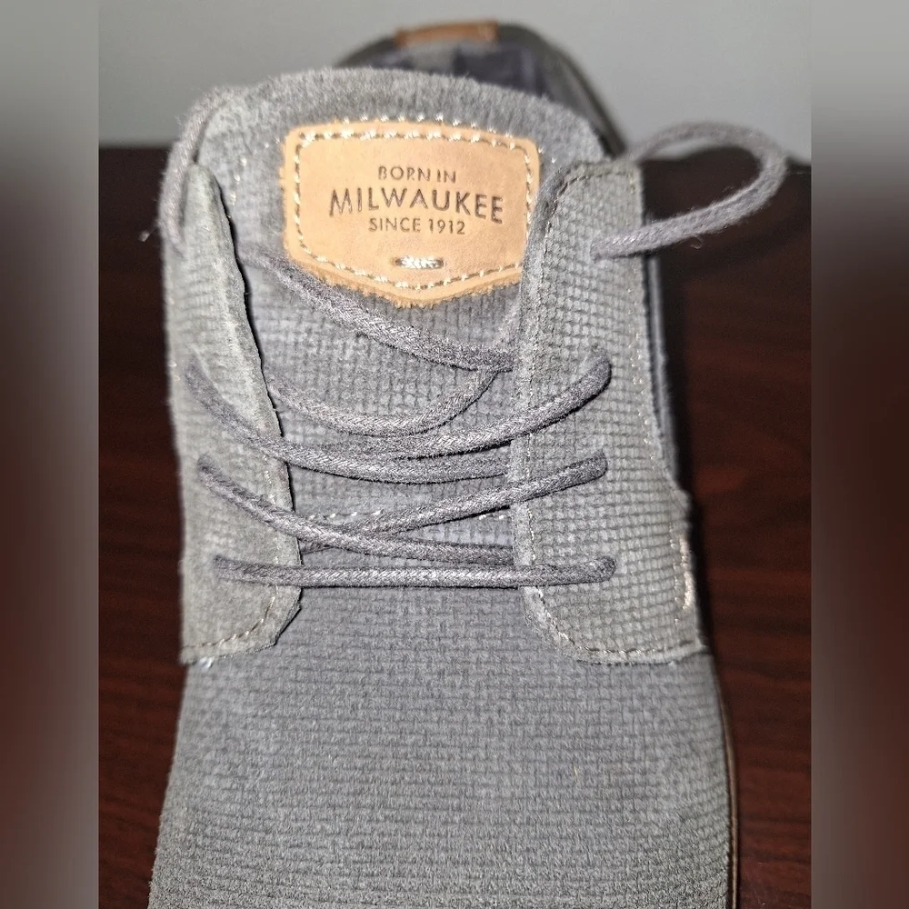 A pair of Nunn Bush grey suede mens oxfords in a size 10.5 in great condition